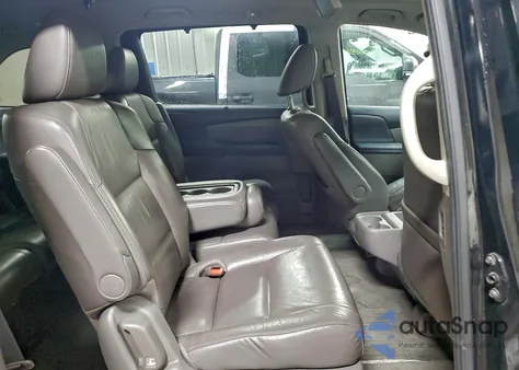 2013 Honda Odyssey Touring z USA, uszkodzony, nr VIN 5FNRL5H95DB045053